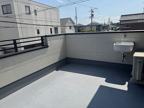【バルコニー】水栓付きなのでBBQやプールも楽しめます！（2026年7月撮影）