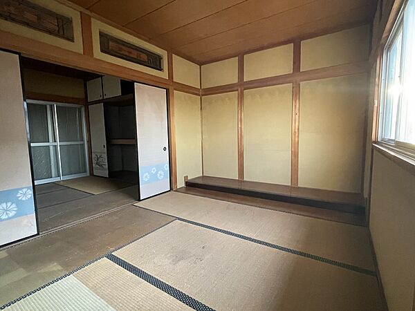2階和室4.5帖×2部屋！ふすまを外すと9帖の続き間になります！