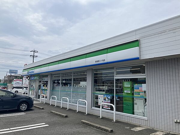 コンビニ 750m ファミリーマート各務原三ツ池店