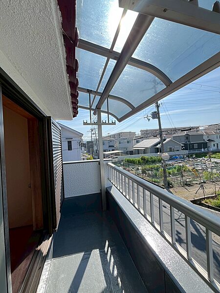 バルコニーは南向きで暖かいです！
