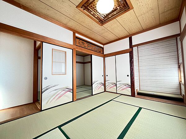 二階和室部分は二間続きで広々使えます！
