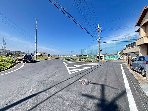 広々前道で運転も安心！