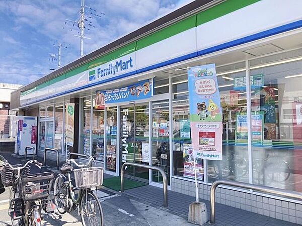ファミリーマート富田林小金台店 930m