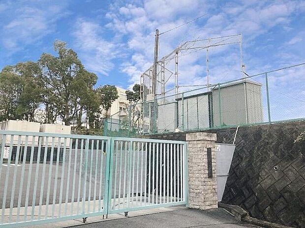 富田林市立伏山台小学校 1900m