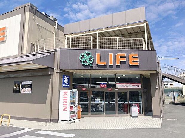ライフ滝谷店 490m