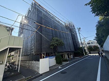 アーバンライフを満喫するためのリノベーションマンションは、都会の魅力を感じる生活を実現。交通アクセスの良さや充実した街の施設と共に、住まう人々の生活を彩ります。