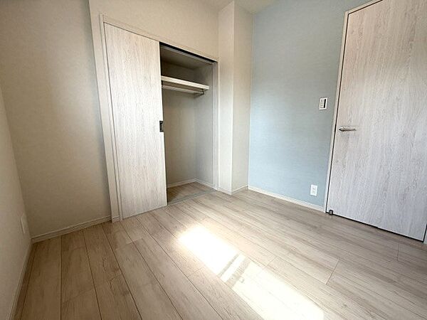 多目的に使える自由な空間。子供部屋から書斎、趣味の部屋まで、ライフスタイルに合わせて変化する洋室です。