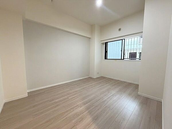 『洋室』多目的に使える自由な空間。子供部屋から書斎、趣味の部屋まで、ライフスタイルに合わせて変化する洋室です。