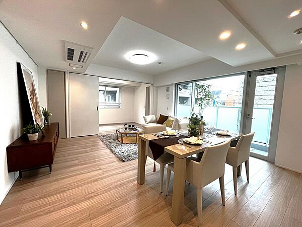 【工事内容】キッチン、ユニットバス、洗面台、トイレ＆トイレ手洗い、フローリング＆クロス、建具…■ 全体的に高級感＆落ち着きのあるグレージュカラーでまとまっております。※安心の売主保証もございます！