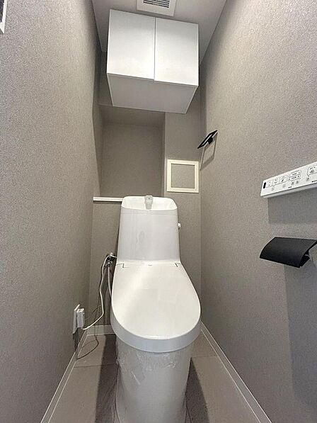 地球環境に配慮した強力戦洗浄の超節水トイレです。便器のフチを丸ごとなくし、サッと拭き取ることができお掃除がラクです。