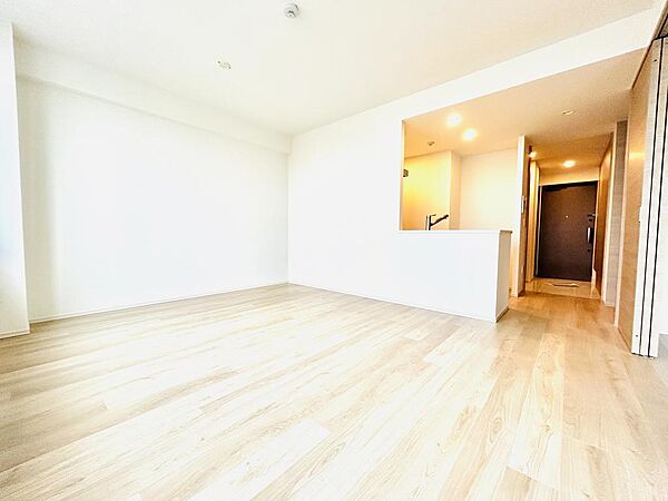 【新規内装一部リノベーション内容】■クロス張替え■トイレ交換■ハウスクリーニング