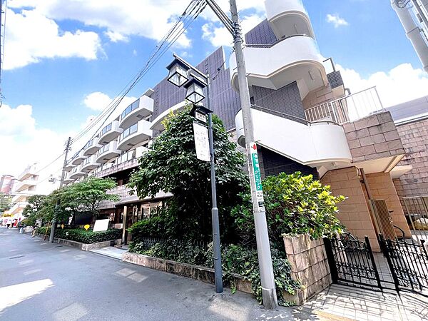 現地（2026年07月）撮影■新規内装フルリノベーション工事実施■南東×北東の角部屋■都心に近く緑豊かなエリア「参宮橋駅」まで徒歩2分。都心の良さと自然を満喫できる立地です。