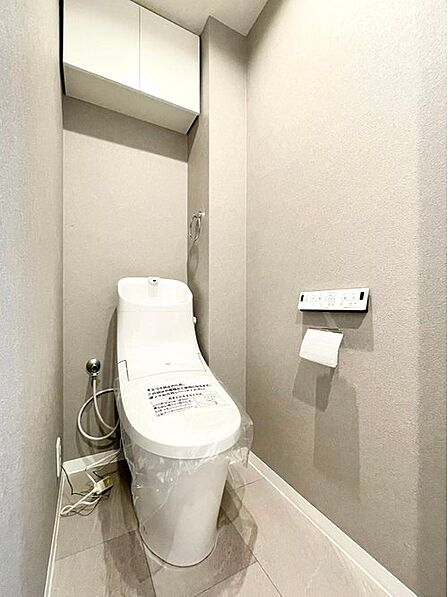 ※売主施工例(写真はイメージです)地球環境に配慮した強力戦洗浄の超節水トイレです。便器のフチを丸ごとなくし、サッと拭き取ることができお掃除がラクです。