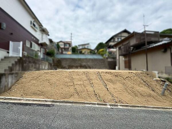 約350ｍで王寺から香芝まで繋がる国道168号線にアクセスが可能です。車での通勤も便利な立地です♪