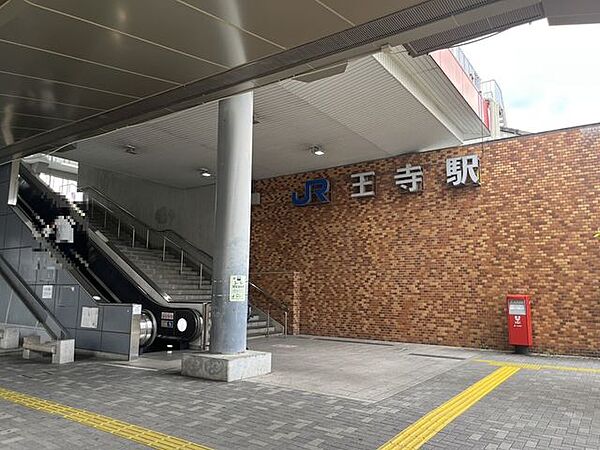 王寺駅(JR西日本 関西本線) 徒歩15分。 1200m