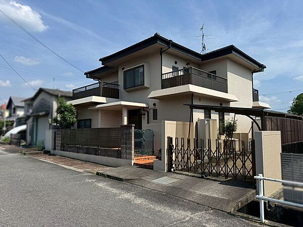 建築条件無し土地で、お好きな工務店やハウスメーカーでのこだわり建築が可能です。物件詳細等、担当までお気軽に問い合わせくださいませ♪