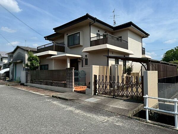 間口約14.8ｍ、整形地の為建築計画が立てやすい土地です。土地面積がゆったりとしていて、駐車スペースも複数台ご検討いただけます♪