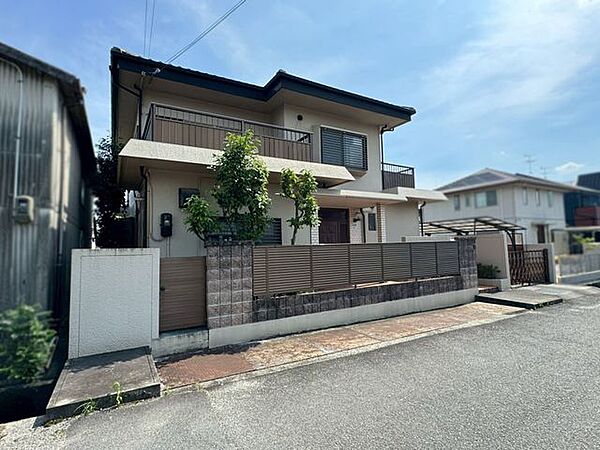 前面道路との高低差が少なめ、敷地内の高低差も少なめで建築計画が立てやすいです♪