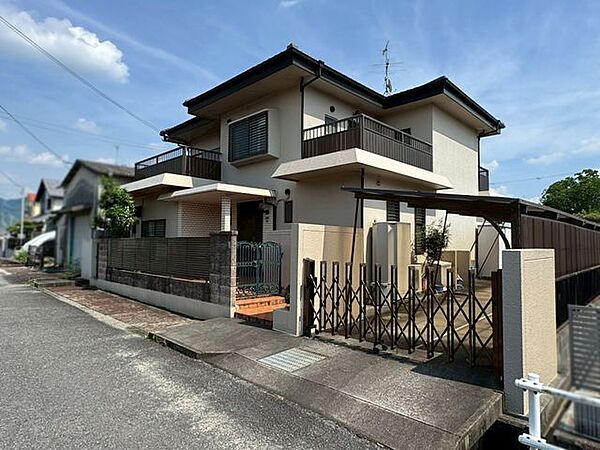 土地面積が80坪以上あり、ゆとりのある建築計画を立てていただけます♪