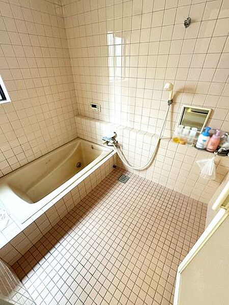 お風呂はタイル式、丁寧にお手入れがされています♪