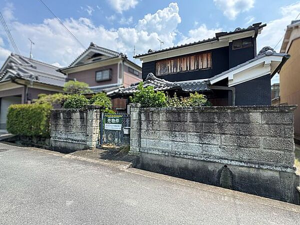 建築条件無し土地です。お好きな工務店等での建築が可能です。建築会社に迷われる場合もお気軽にご相談ください♪