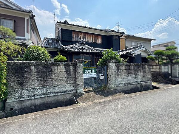 土地面積が50坪以上あり、比較的建築計画を立てやすい土地です♪