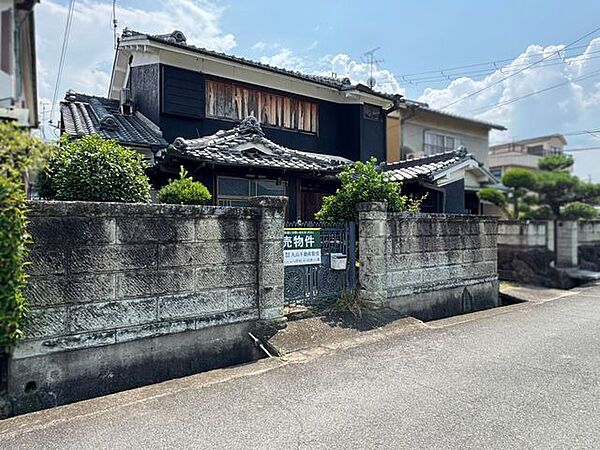 土地面積は約51.9坪となっています。間口が約9.5ｍあり、整形地に比較的近い形状となっています♪