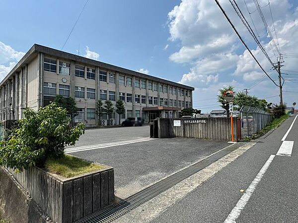 桜井市立桜井西中学校 徒歩15分。 1170m