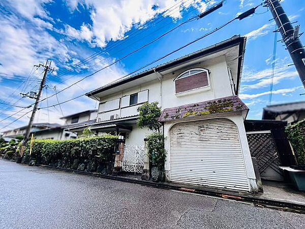 約70.2坪の敷地面積を活かし、平屋建築や複数の駐車スペースをご検討いただく事も可能な物件です♪