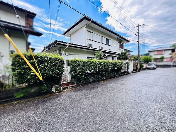 土地面積は約70.2坪です。ゆったりとした敷地面積で平屋建築もご検討いただける広さです♪