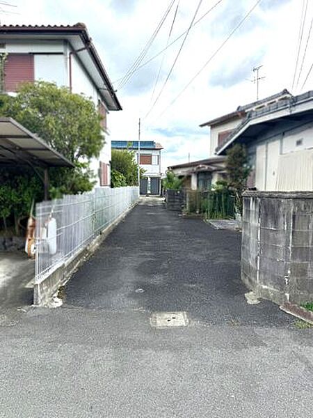 小学校やスーパー、コンビニ・最寄り駅が徒歩10分圏内です。日常のお買い物や通勤通学にも便利な立地です♪
