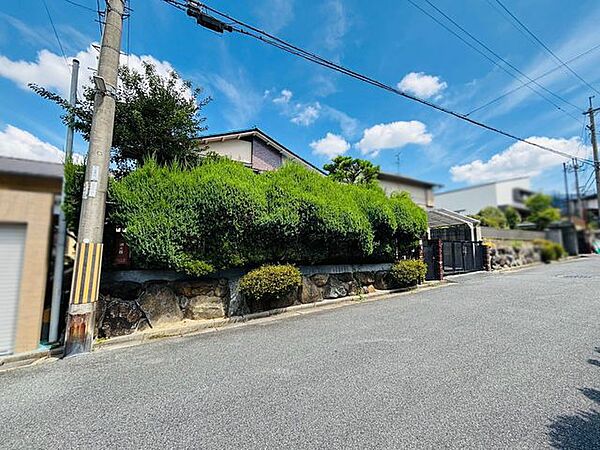 土地面積は約67.2坪、間口が14ｍ以上あり複数台の駐車スペースをご検討いただく事が可能です♪
