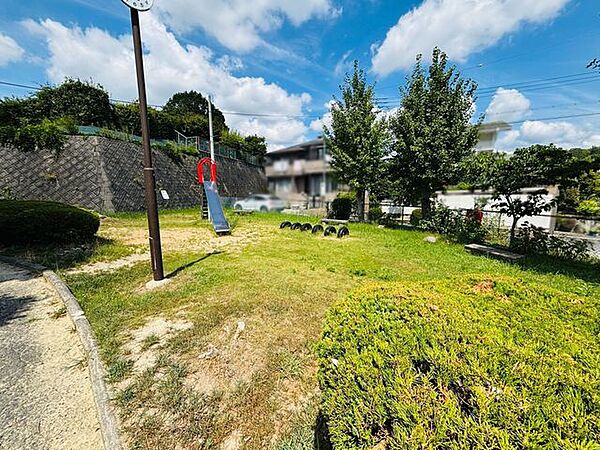 富雄北三丁目街区公園 徒歩1分。 80m