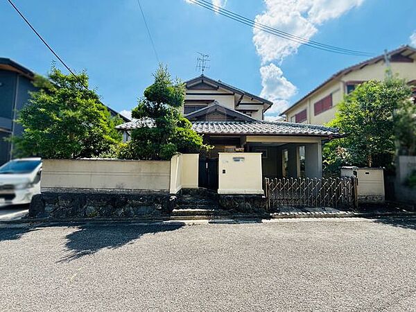 間口が12ｍ以上あり、駐車スペースを並列でご検討いただく事が可能です♪