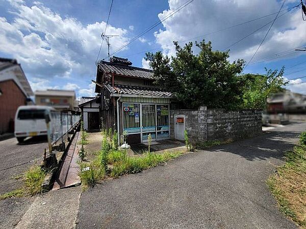 土地面積はゆったりとした約104.5坪です。奥行きがあり、通行人の視線が気になりにくい、プライバシーに配慮した平屋建築等もご検討いただけます♪