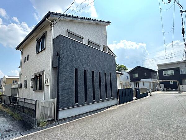 主寝室にも利用いただける約8帖の洋室には、棚付きのWIC付きです♪