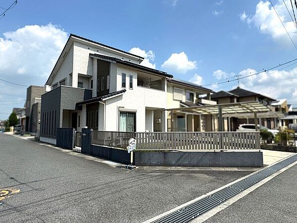 バルコニーは二か所ございます。南側はインナーバルコニー付きで急な雨でも洗濯物が濡れにくいです♪