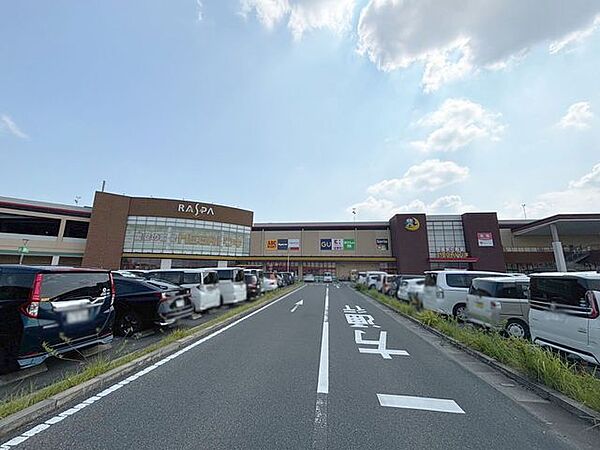 ラスパ西大和 徒歩21分。 1650m