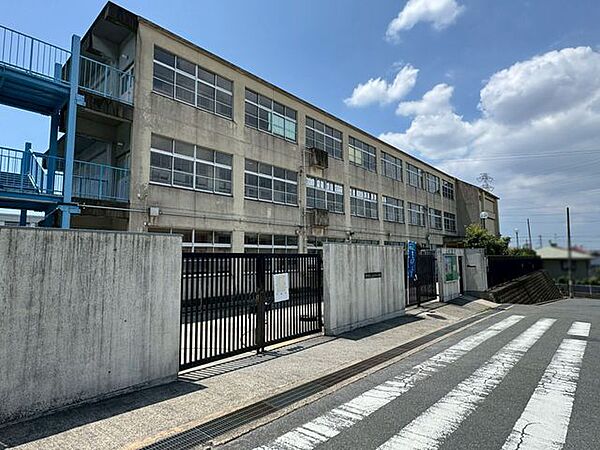 東大阪市立孔舎衙東小学校 徒歩2分。 110m