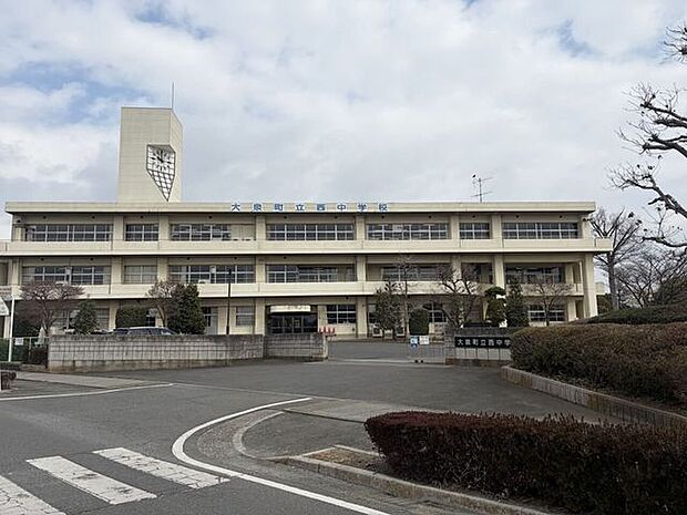 群馬県大泉町立西中学校 620m