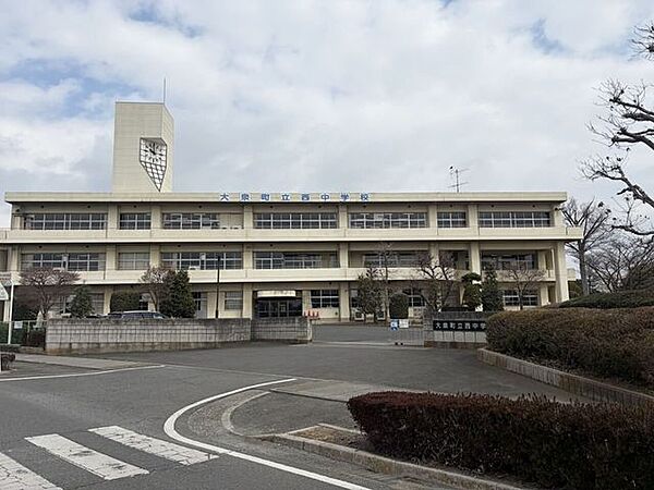 群馬県大泉町立西中学校 570m