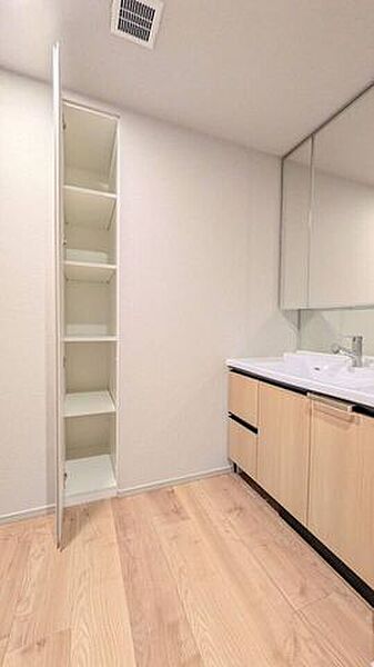□便利な収納付き□室内洗濯置場
