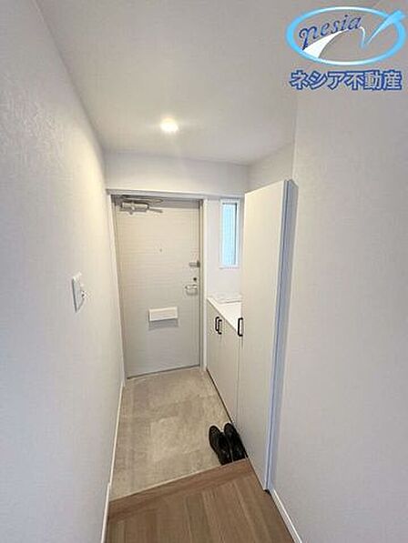 ■玄関■明るく清潔感のある玄関がご家族やお客様を気持ちよくお迎えします第一印象から心地よさを感じられる空間です