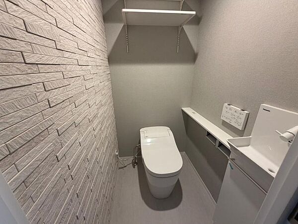 広めに設計されたトイレです♪