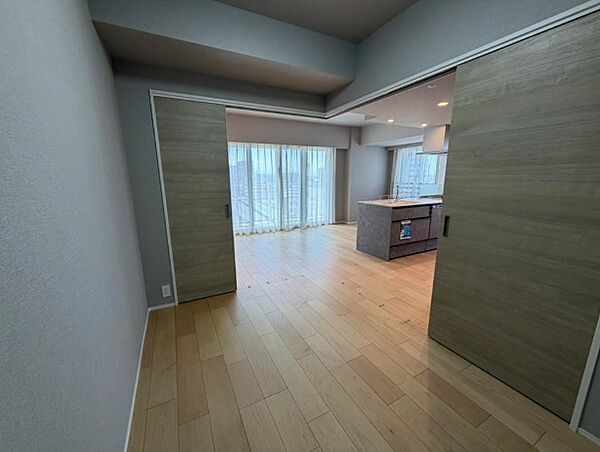 リビングと続き間のお部屋です♪