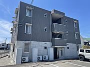大村駅より徒歩18分 築8年7ヶ月 3階建の賃貸物件