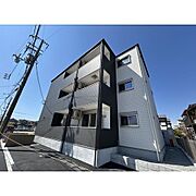 宝殿駅より徒歩6分 築1年5ヶ月 3階建の賃貸物件