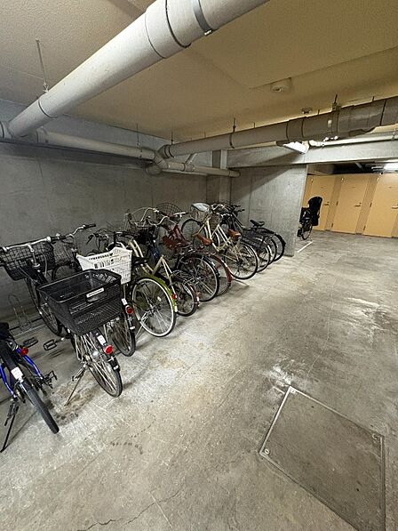 自転車置き場 ※月額使用料300円/台、最新の空き状況は担当者にお問い合わせ下さい。