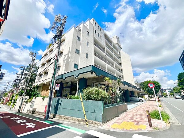 駅まで平坦なため、歩きやすい立地です。