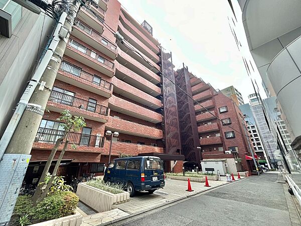 上品な佇まいの重厚感のあるマンションです！